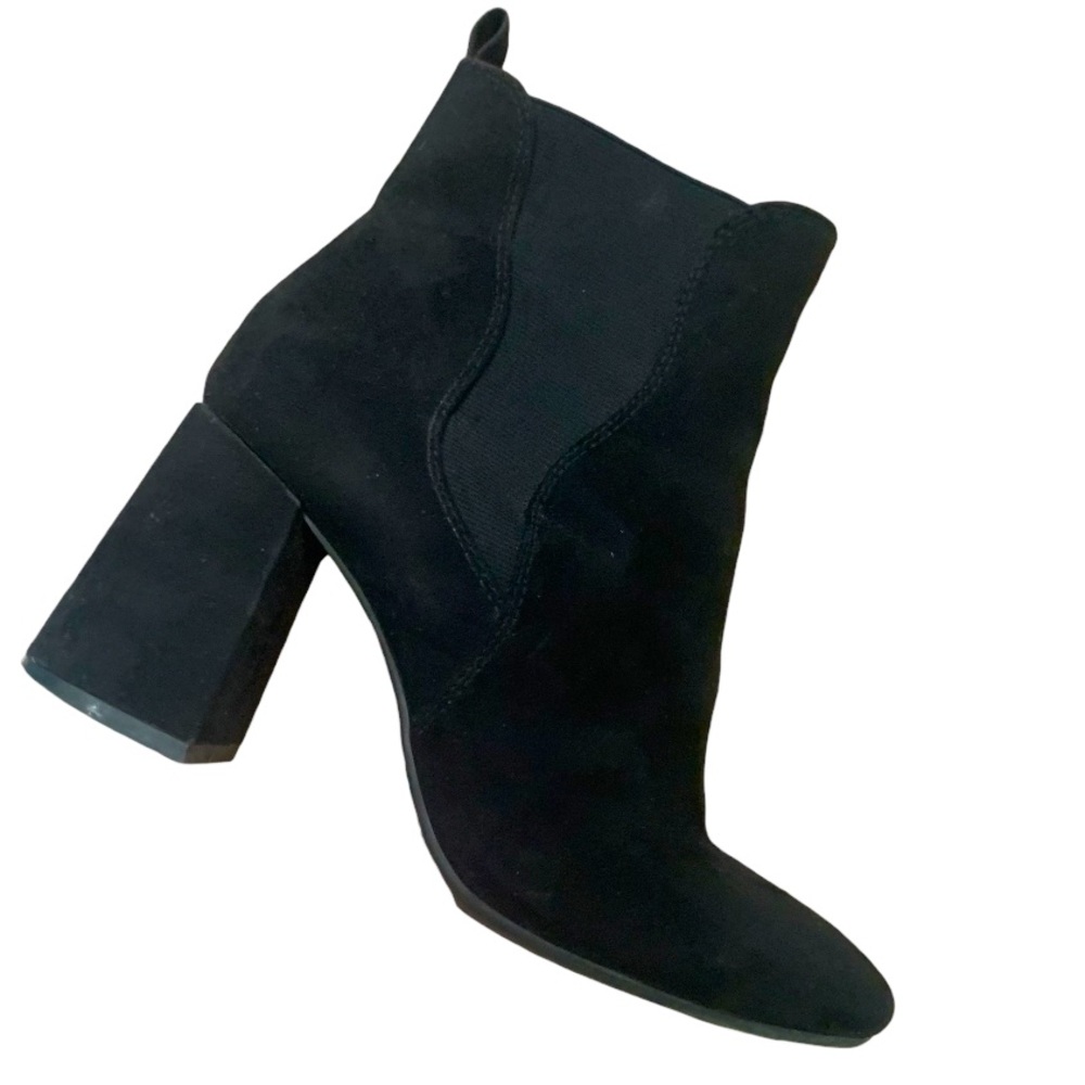 Size 7.5-8 Black Velvet Heeled Bootys